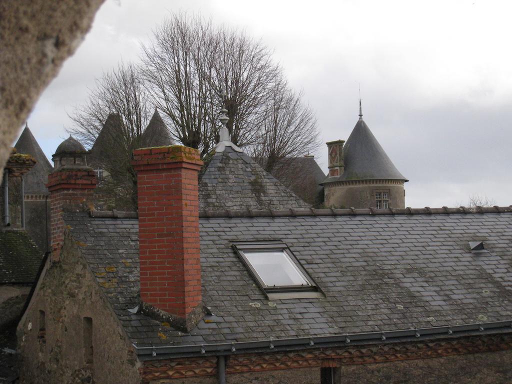 Le Logis Des Tourelles Beaupréau-en-Mauges Exterior photo