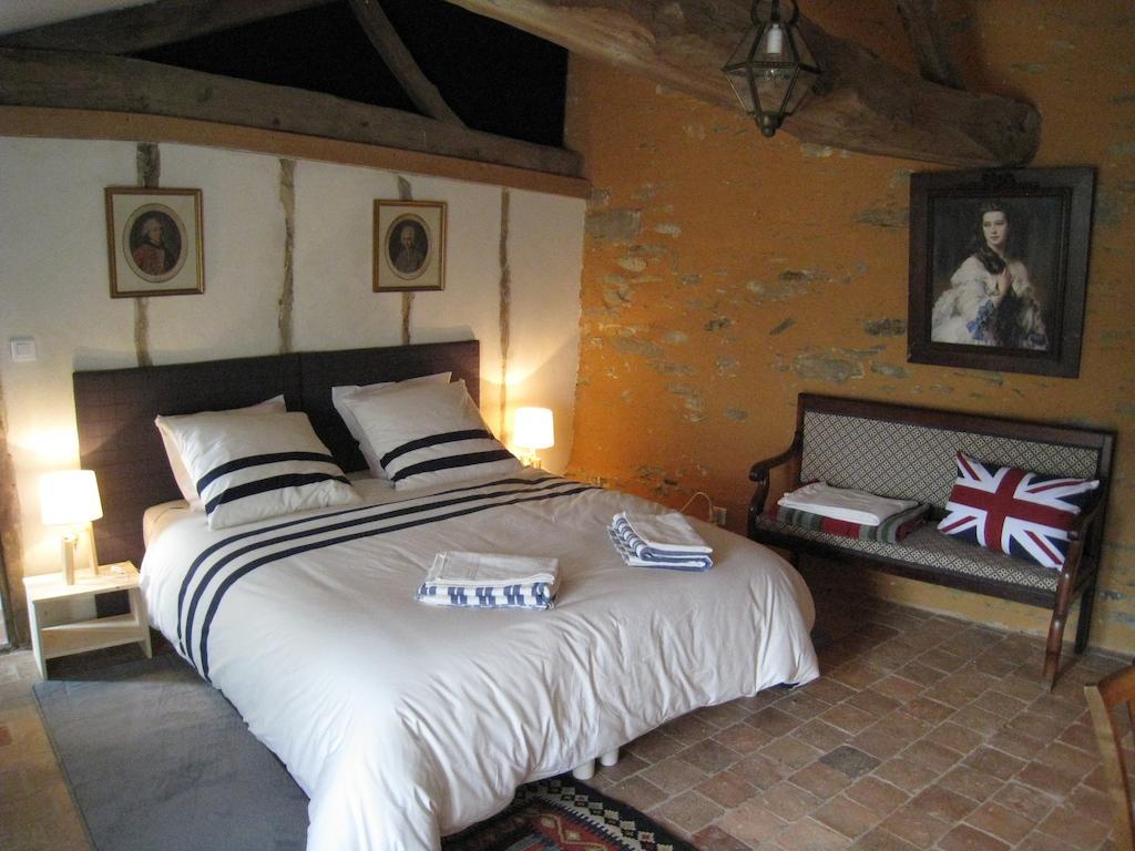 Le Logis Des Tourelles Beaupréau-en-Mauges Room photo