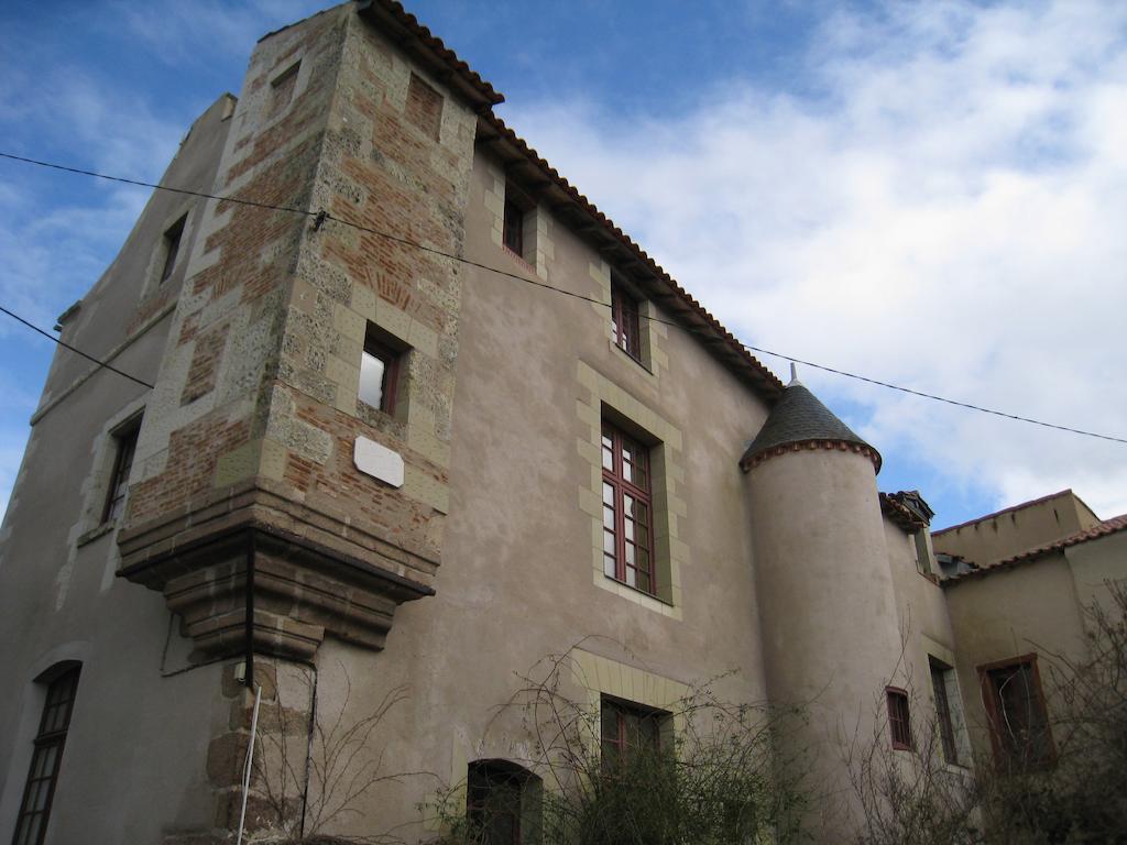 Le Logis Des Tourelles Beaupréau-en-Mauges Exterior photo